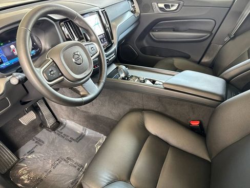 Certified 2025 Volvo XC60 B5 Core image 9