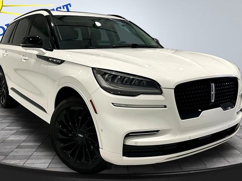 Used 2024 Lincoln Aviator Reserve w/ Equipment Group 201A AWD/4WD image 3