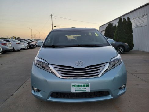 Used 2016 Toyota Sienna Limited Premium AWD/4WD image 2