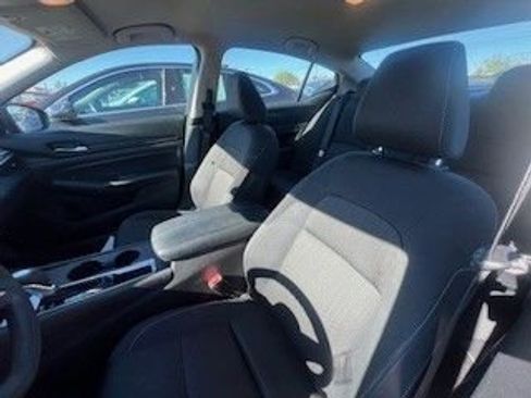 Used 2025 Nissan Altima 2.5 SV image 17