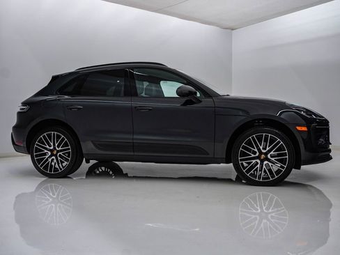Certified 2026 Porsche Macan AWD/4WD image 9