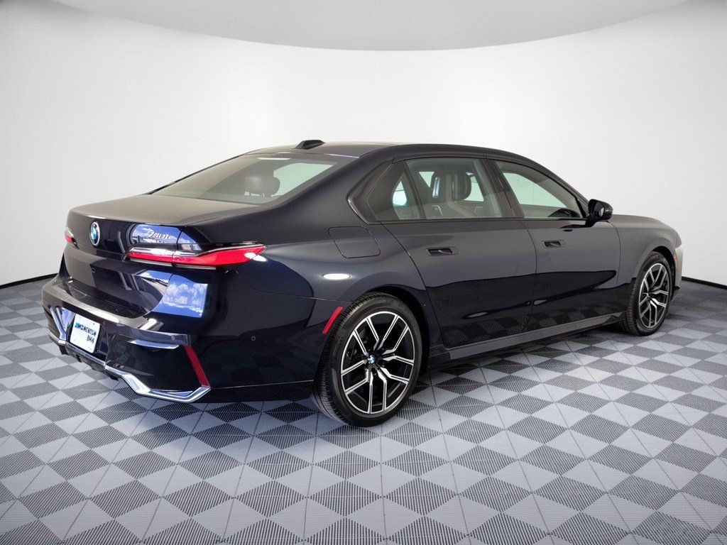 Used 2023 BMW 740i w/ Parking Assistance Package RWD image 9