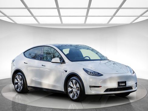 Used 2021 Tesla Model Y Long Range image 5