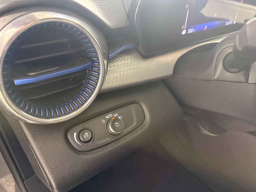 Used 2025 Chevrolet Trax LT FWD image 20
