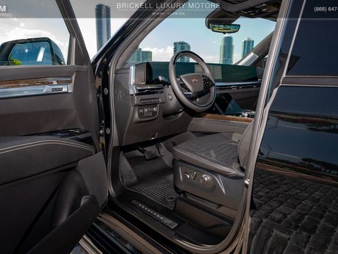 Used 2026 Cadillac Escalade Platinum Sport w/ LPO, ONYX Package AWD/4WD image 56