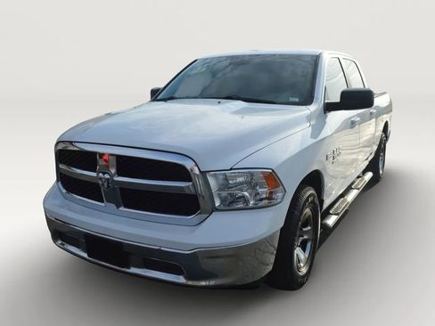 Used 2019 RAM 1500 Classic SLT RWD image 2