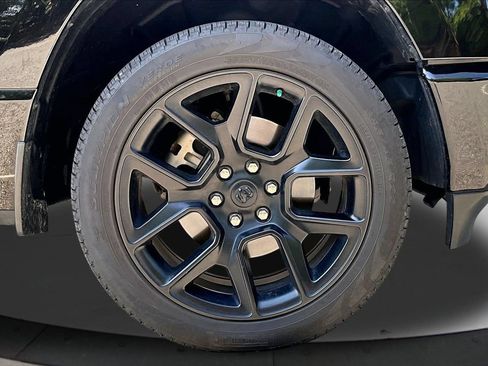 Used 2024 RAM 1500 Laramie AWD/4WD image 35