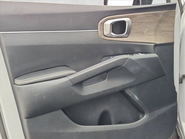 Used 2023 Kia Sorento EX w/ Panoramic Sunroof Package FWD image 11