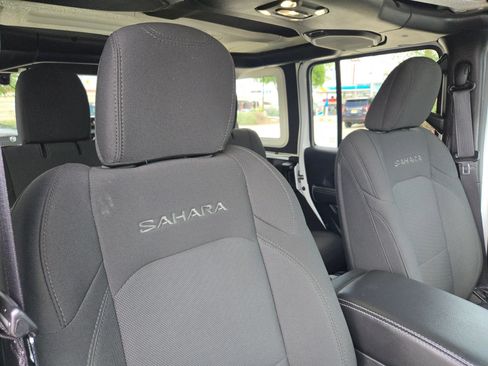 Used 2022 Jeep Wrangler Unlimited Sahara w/ Cold Weather Group AWD/4WD image 31