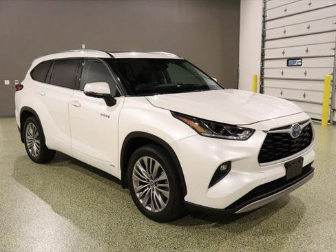 Used 2021 Toyota Highlander Platinum image 1