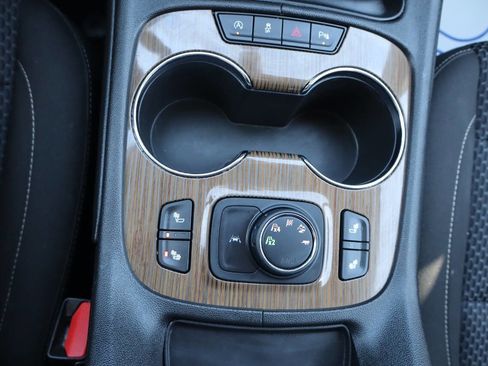 Used 2021 GMC Acadia SLE w/ Driver Convenience Package image 19