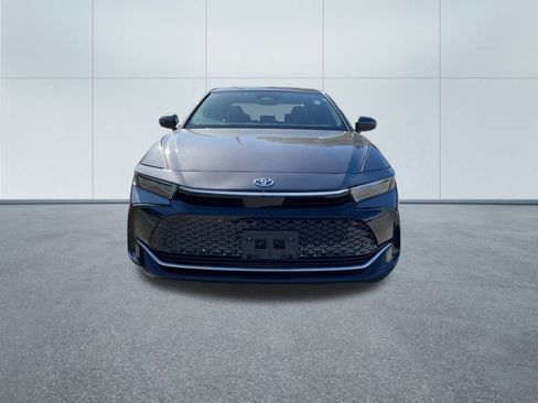 Used 2023 Toyota Crown XLE image 3