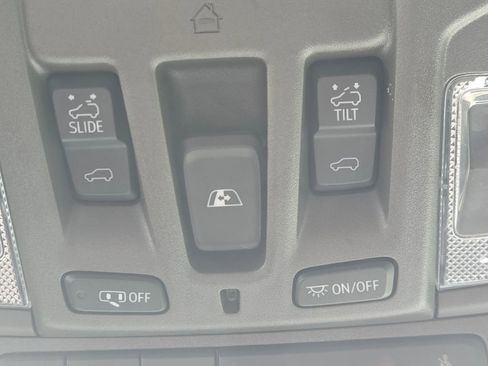 Used 2022 GMC Sierra 1500 Denali w/ Denali Premium Package image 18