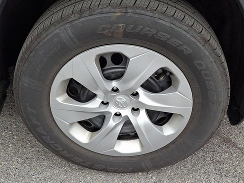 Used 2025 Toyota RAV4 LE AWD/4WD image 10