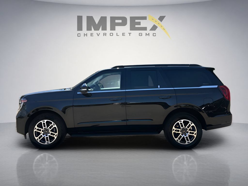 Used 2025 Ford Expedition Active AWD/4WD image 2