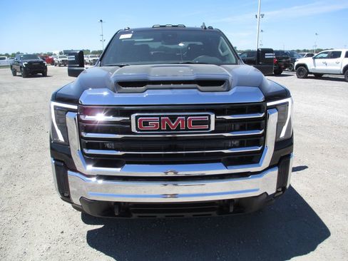 New 2026 GMC Sierra 3500 SLE w/ SLE Value Package AWD/4WD image 11