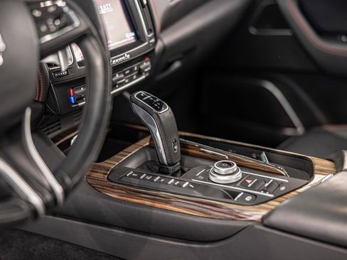 Used 2019 Maserati Levante S GranSport image 23