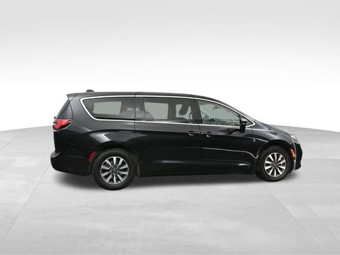 Used 2024 Chrysler Pacifica Limited FWD image 4