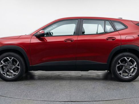 Used 2025 Chevrolet Trax LT FWD image 5