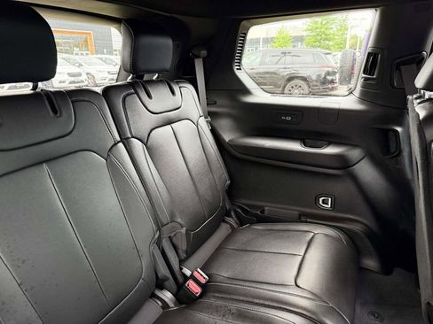 Used 2024 Jeep Grand Cherokee L Limited w/ Black Appearance Package AWD/4WD image 17