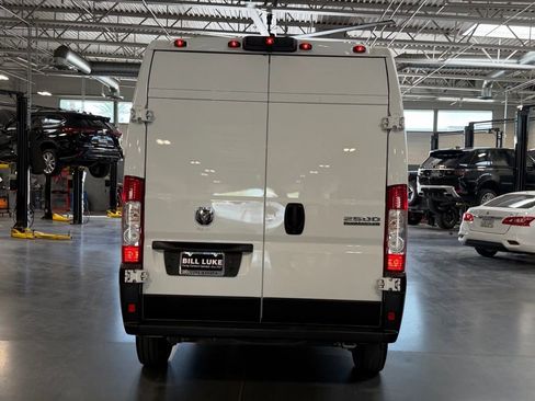 Used 2023 RAM ProMaster 2500 w/ Driver Convenience Group image 9