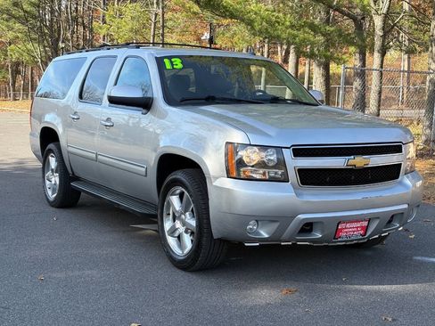 Used 2013 Chevrolet Suburban LT image 3