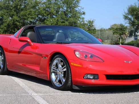 Used 2007 Chevrolet Corvette Coupe w/ Performance Package RWD image 26