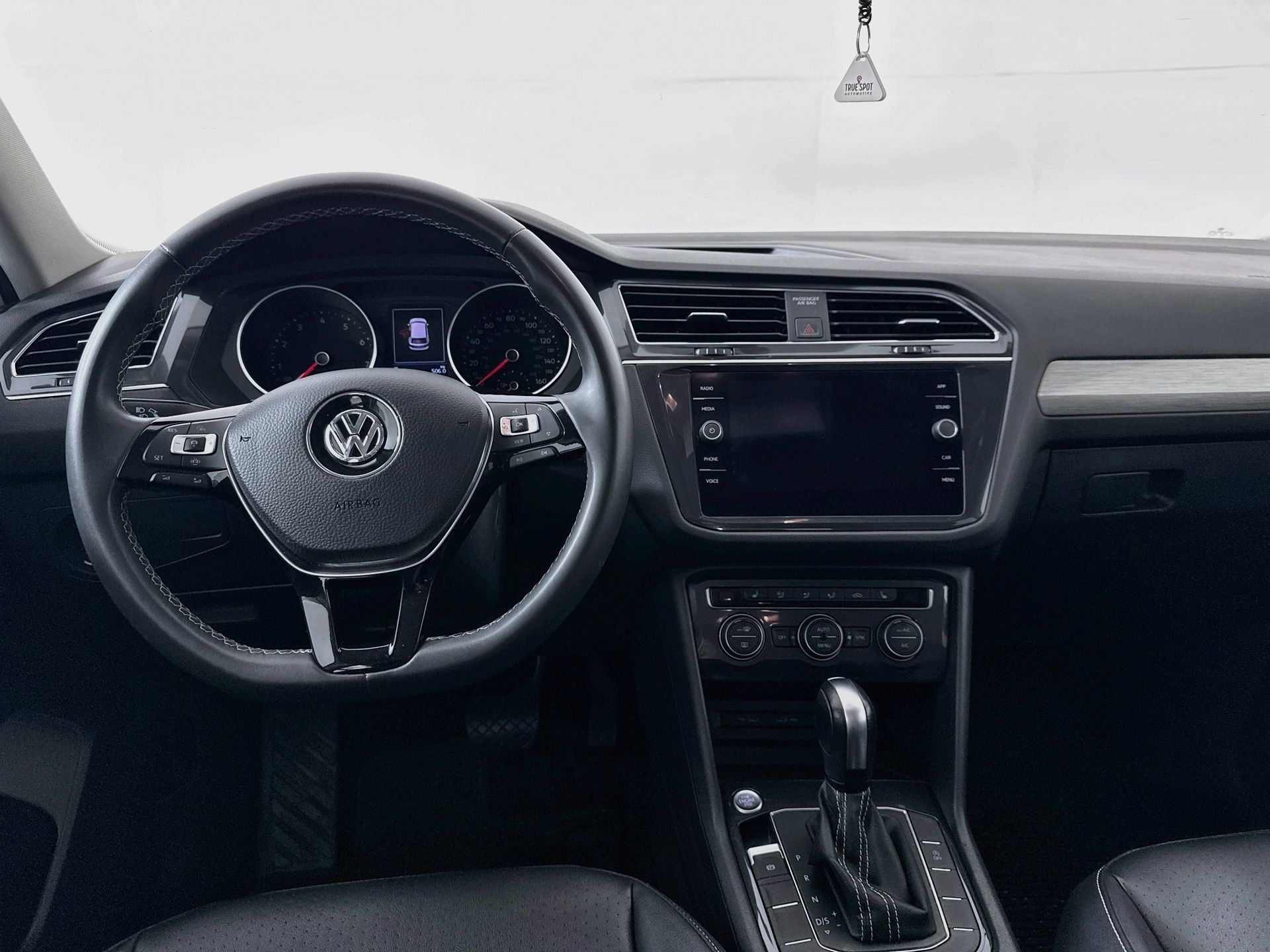 Used 2021 Volkswagen Tiguan SE AWD/4WD image 22