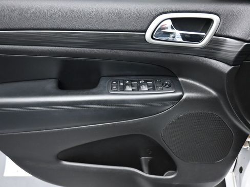 Used 2020 Jeep Grand Cherokee Altitude image 10