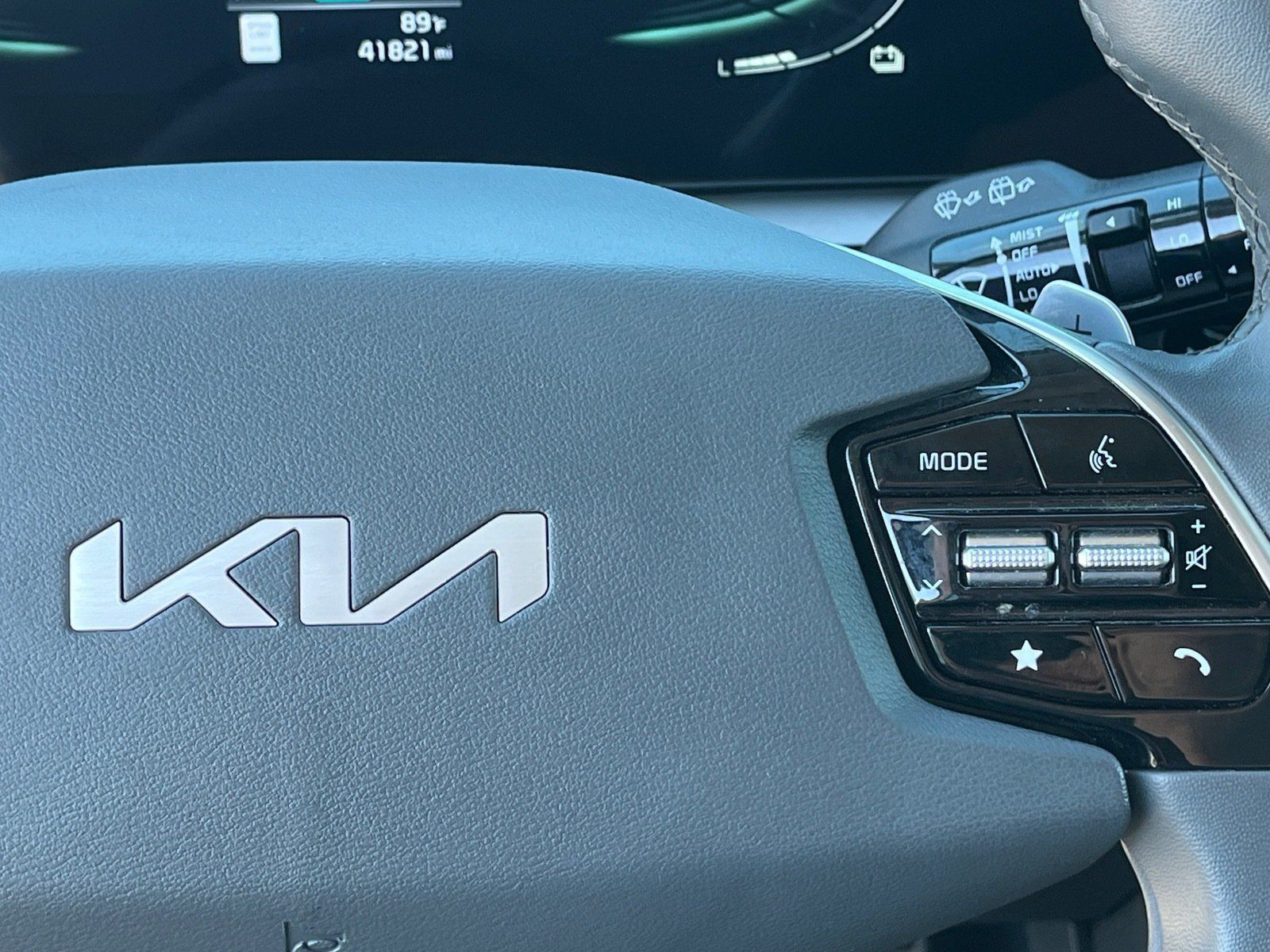 Used 2024 Kia Niro EX Touring FWD image 20