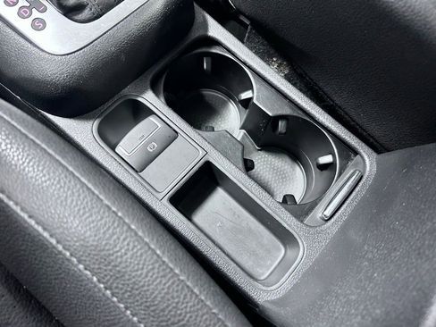 Used 2015 Volkswagen Tiguan SE image 18