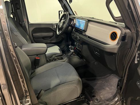 Used 2025 Jeep Gladiator Sport image 33