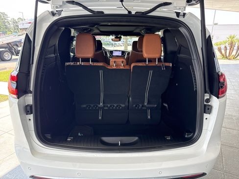 Used 2026 Chrysler Pacifica Pinnacle FWD image 33