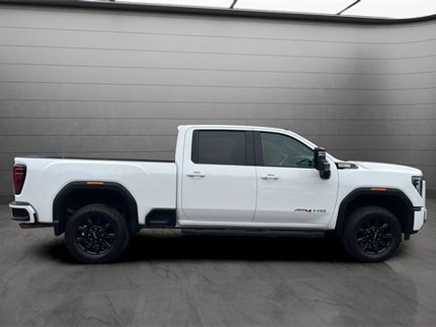 Used 2024 GMC Sierra 2500 AT4 w/ AT4 Preferred Package image 3
