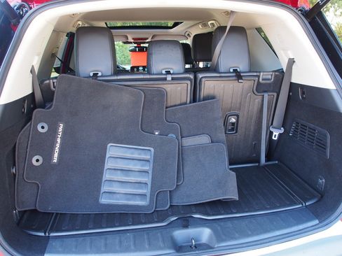 Used 2022 Nissan Pathfinder Platinum w/ Cargo Package FWD image 17