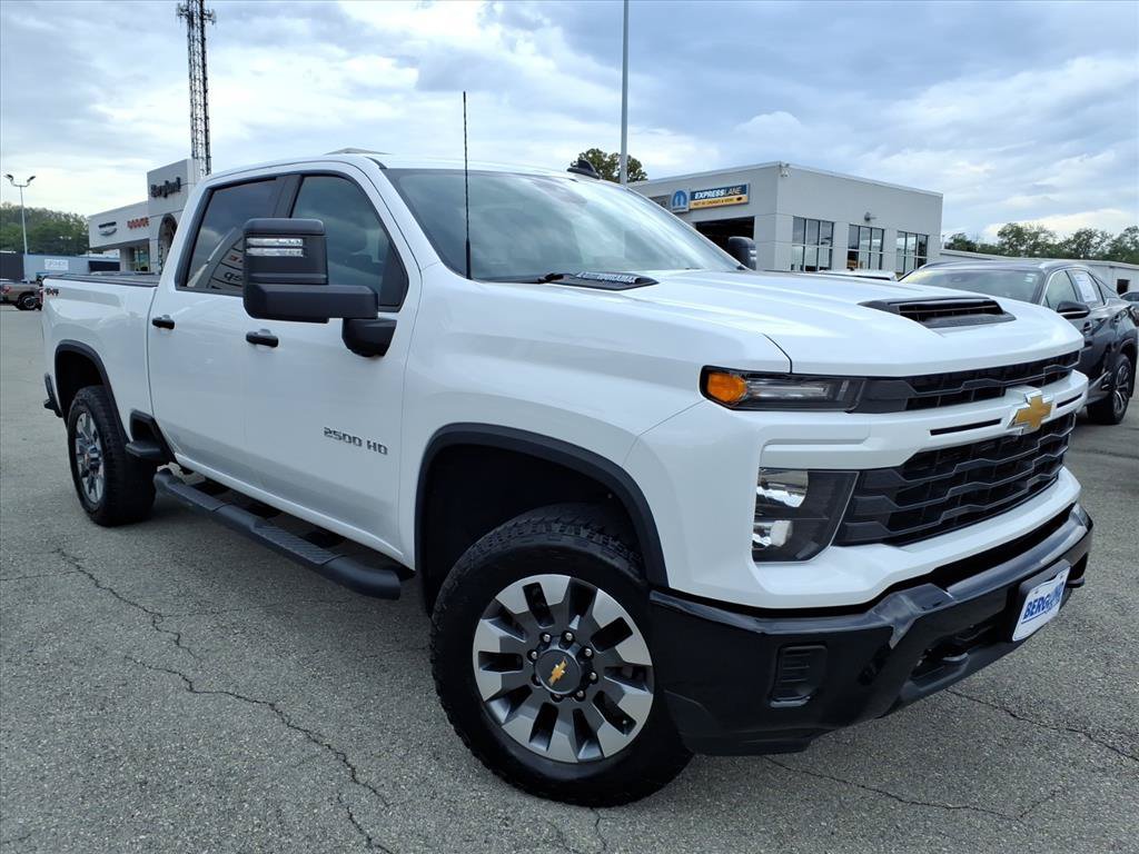 Used 2024 Chevrolet Silverado 2500 Custom w/ Custom Value Package AWD/4WD image 2