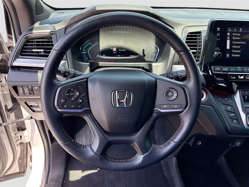 Used 2024 Honda Odyssey Sport image 13