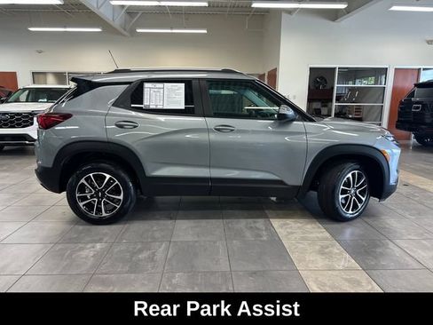 Used 2024 Chevrolet TrailBlazer LT w/ LT Cold Weather Package AWD/4WD image 11