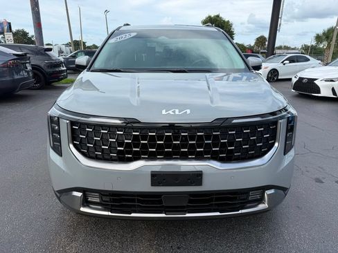 Used 2025 Kia Carnival SX FWD image 2