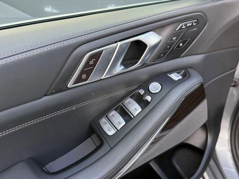 Certified 2024 BMW X7 xDrive40i image 21