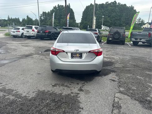 Used 2015 Toyota Corolla LE FWD image 6