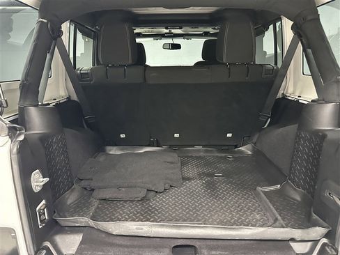 Used 2015 Jeep Wrangler Unlimited Sahara w/ Connectivity Group image 19