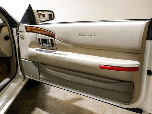 Used 2000 Cadillac Eldorado ESC w/ Comfort/Convenience Pkg image 40