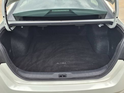 Used 2025 Nissan Altima 2.5 SV FWD image 11