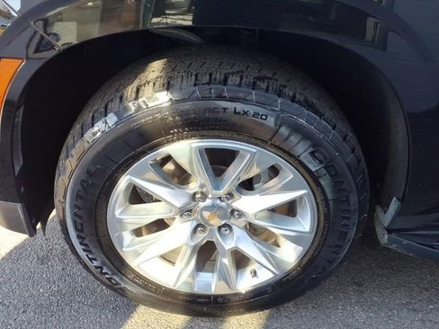 Used 2025 Chevrolet Suburban Premier AWD/4WD image 8