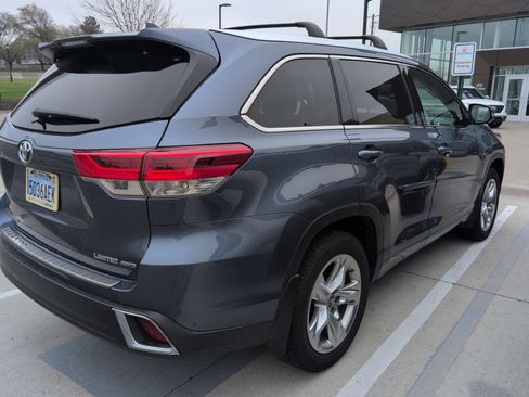 Used 2019 Toyota Highlander Limited w/ Protection Package #3 image 6