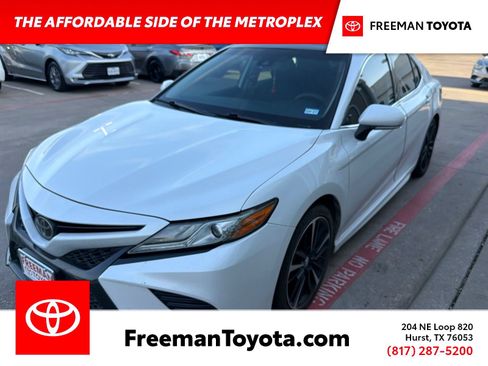 Used 2019 Toyota Camry XSE FWD image 1
