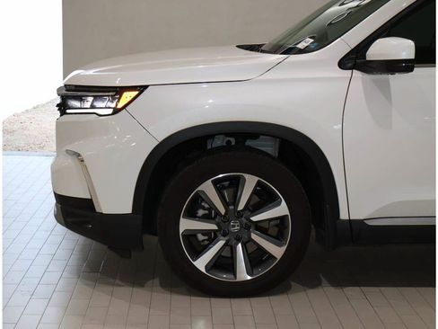 Used 2025 Honda Pilot Elite image 4