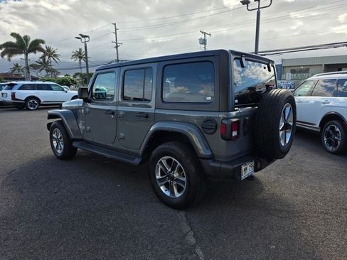 Used 2022 Jeep Wrangler Unlimited Sahara AWD/4WD image 5