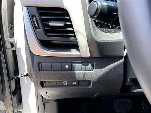 Certified 2025 Nissan Rogue SV FWD image 31
